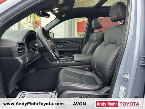 Used 2023 Honda Pilot TrailSport image 10