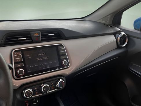 Used 2021 Nissan Versa SV image 9