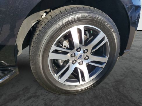 Used 2022 Ford Expedition XLT image 6