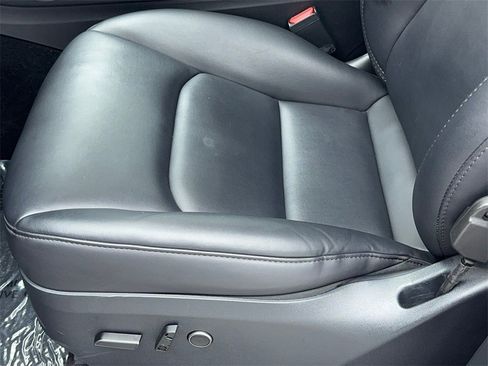 Used 2023 Tesla Model Y 2WD image 40