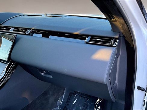 Used 2025 Land Rover Range Rover Velar Dynamic SE image 23