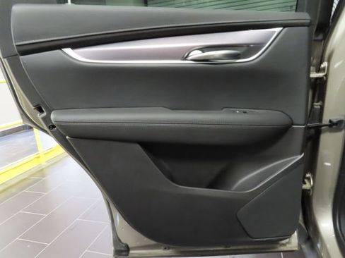 Certified 2022 Cadillac XT5 Luxury FWD image 10