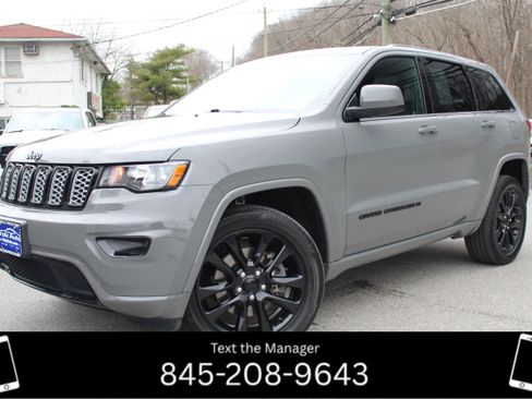 Certified 2022 Jeep Grand Cherokee Laredo X image 1