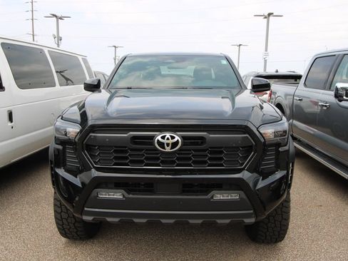 Used 2025 Toyota Tacoma TRD Off-Road AWD/4WD image 2