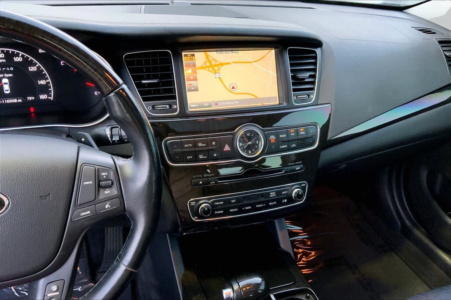 Used 2015 Kia Cadenza Premium w/ Luxury Package FWD image 6