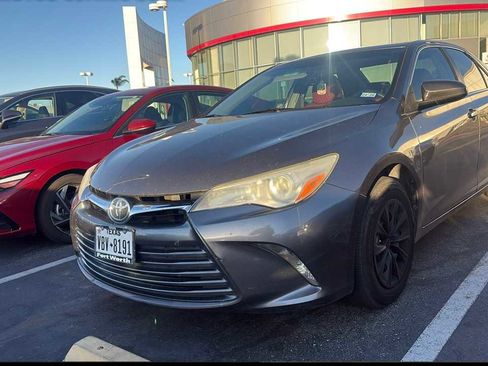 Used 2017 Toyota Camry LE image 1