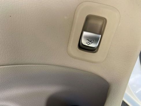 Used 2018 Mercedes-Benz GLC 300 image 16