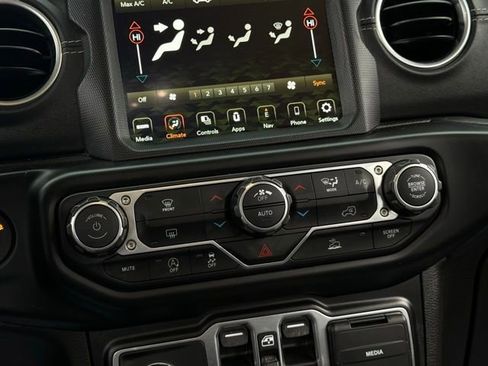 Used 2021 Jeep Gladiator Overland w/ Popular Equipment Package image 32