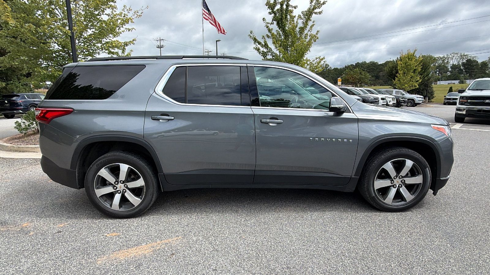 Used 2019 Chevrolet Traverse LT w/ LT Premium Package FWD image 7