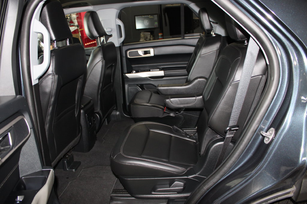 Used 2023 Ford Explorer XLT w/ Equipment Group 202A AWD/4WD image 12