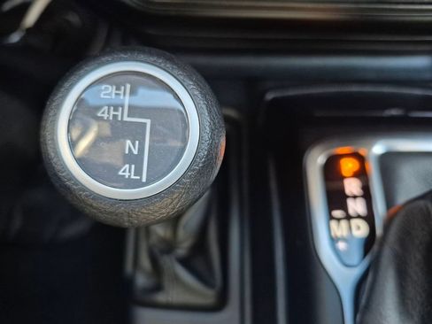 Used 2021 Jeep Gladiator Sport image 18