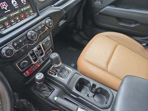 Used 2022 Jeep Wrangler Unlimited Rubicon w/ Dual Top Group AWD/4WD image 26