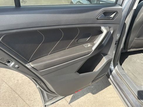 Used 2023 Volkswagen Tiguan SE image 9