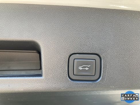 Used 2025 Chevrolet Traverse LT image 41