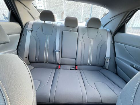 Used 2025 Hyundai Elantra SEL image 36