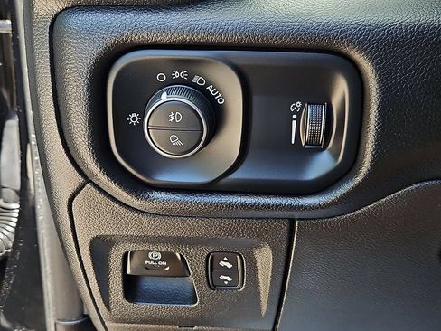 Used 2022 RAM 1500 Big Horn AWD/4WD image 23