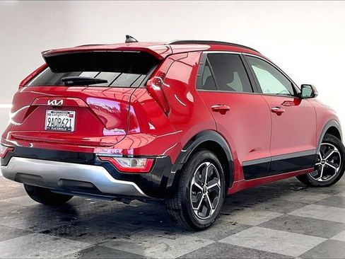 Used 2023 Kia Niro SX image 13
