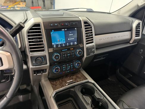 Used 2017 Ford F250 Lariat w/ Lariat Value Package AWD/4WD image 15