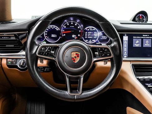 Used 2017 Porsche Panamera image 24