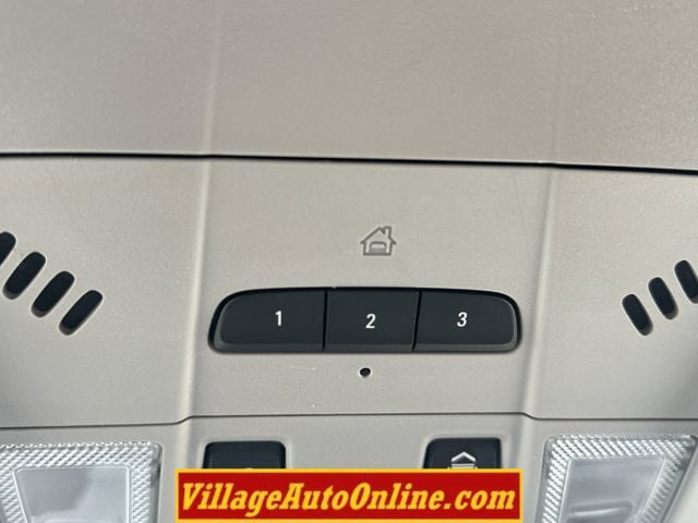 Used 2020 Chevrolet Equinox Premier FWD image 18