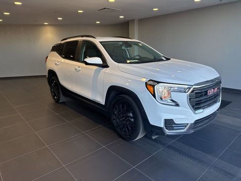 Used 2022 GMC Terrain SLE w/ Driver Convenience Package image 5