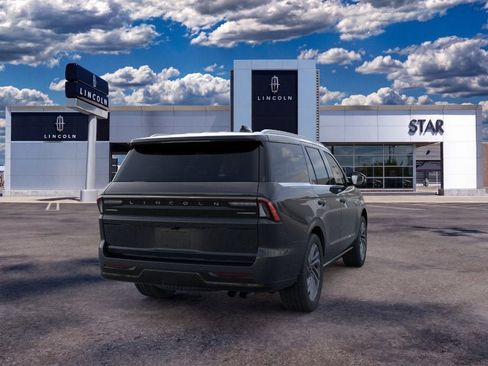 New 2026 Lincoln Navigator Reserve AWD/4WD image 8