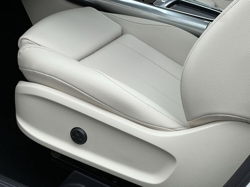 Certified 2026 Mercedes-Benz GLA 250 4MATIC image 12