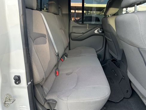 Used 2019 Nissan Frontier SV image 40
