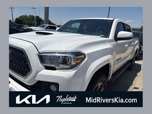 Used 2019 Toyota Tacoma TRD Sport AWD/4WD image 1
