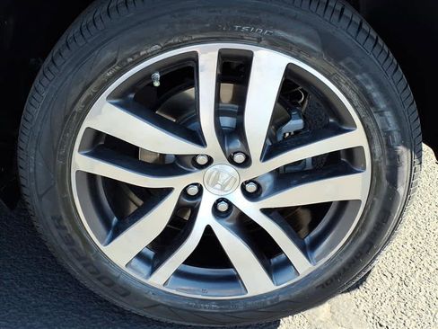 Used 2018 Honda Pilot Touring image 12