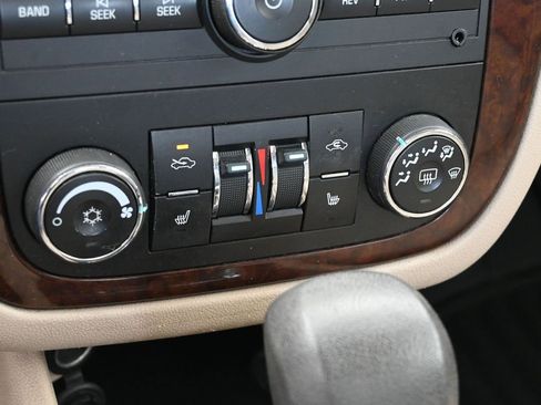 Used 2011 Chevrolet Impala LT w/ Luxury Edition Package image 24