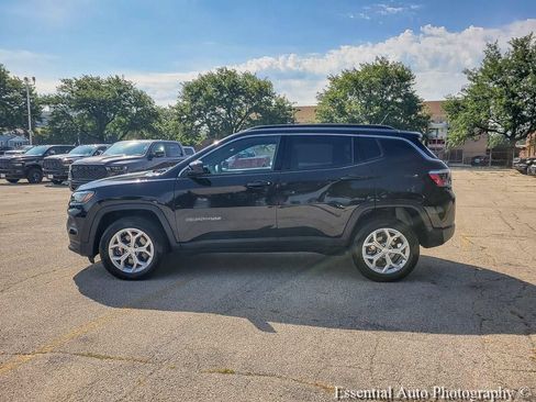 Used 2024 Jeep Compass Latitude AWD/4WD image 10