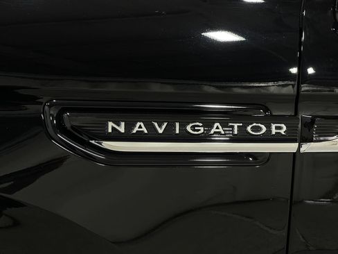 Used 2023 Lincoln Navigator L Reserve AWD/4WD image 40