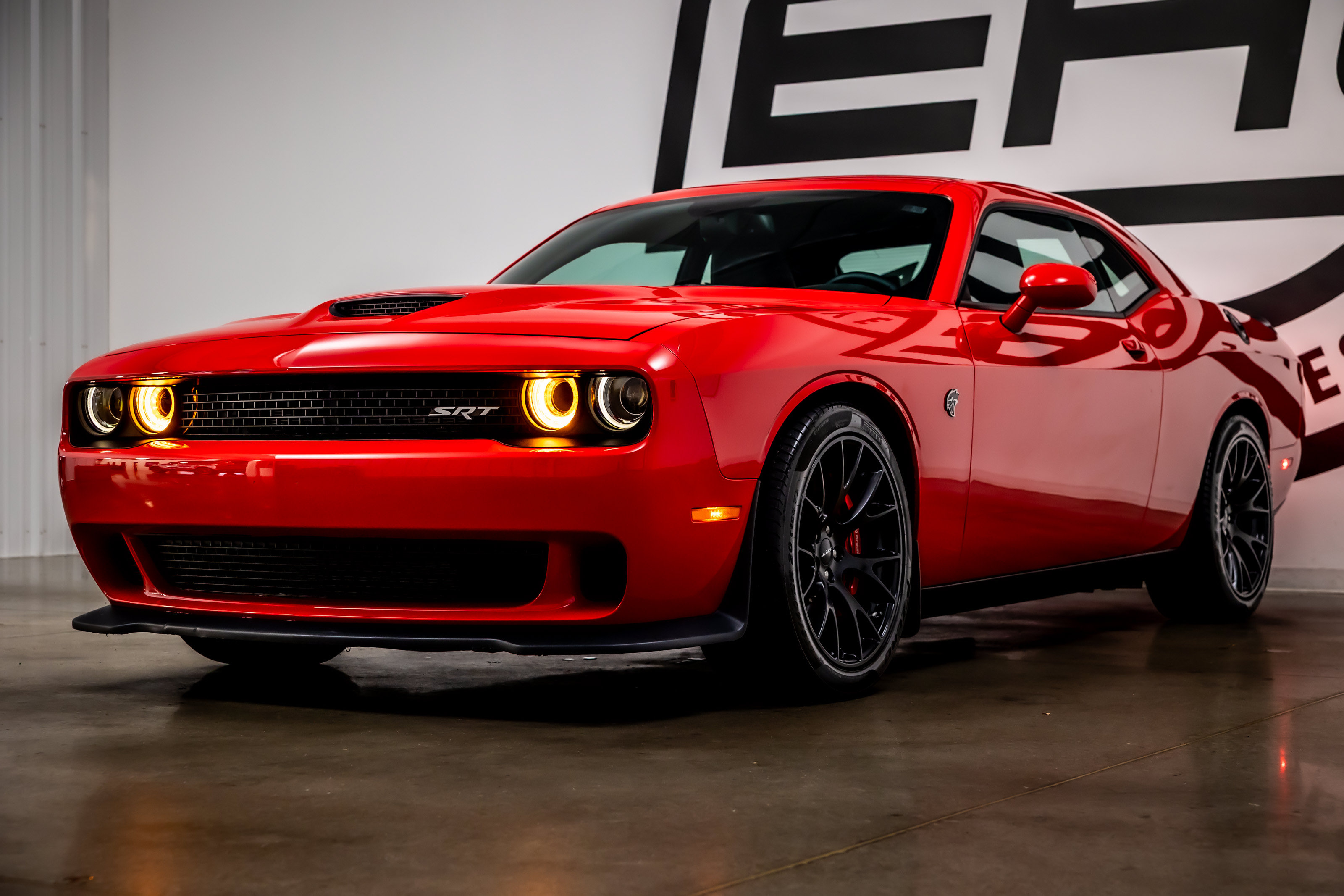Used 2016 Dodge Challenger SRT Hellcat RWD image 32