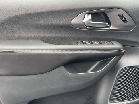 New 2026 Chrysler Pacifica Select FWD image 22