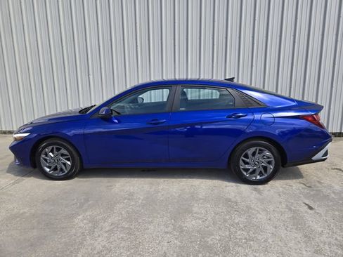 Used 2024 Hyundai Elantra SEL FWD image 6