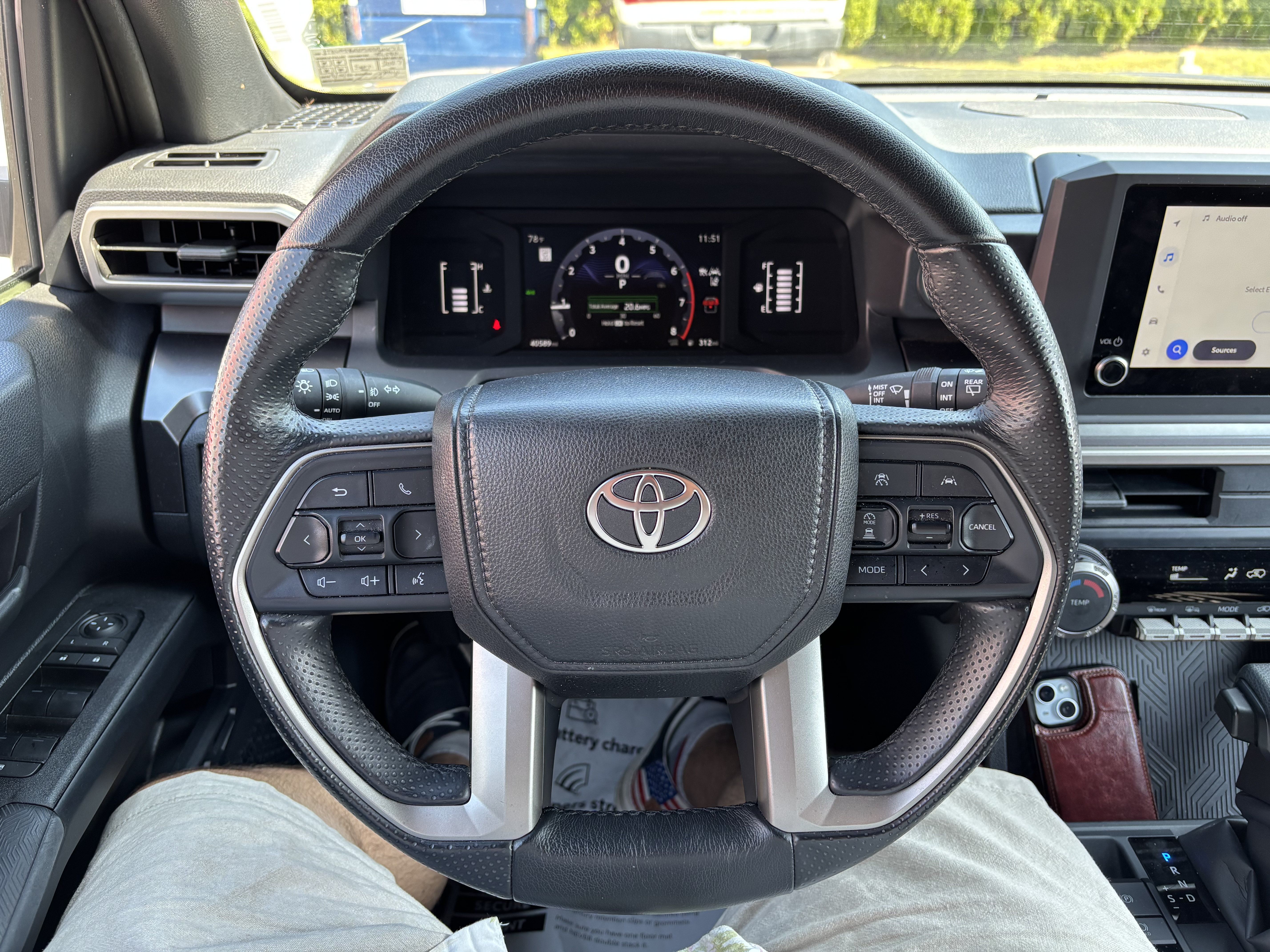 Used 2025 Toyota 4Runner SR5 AWD/4WD image 18