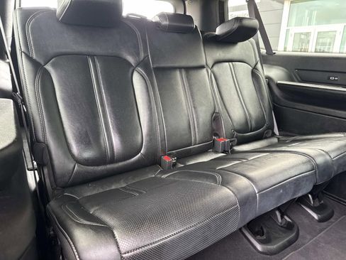 Used 2023 Jeep Wagoneer L Series II image 9