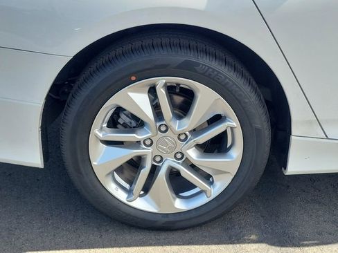 Used 2018 Honda Accord LX image 6