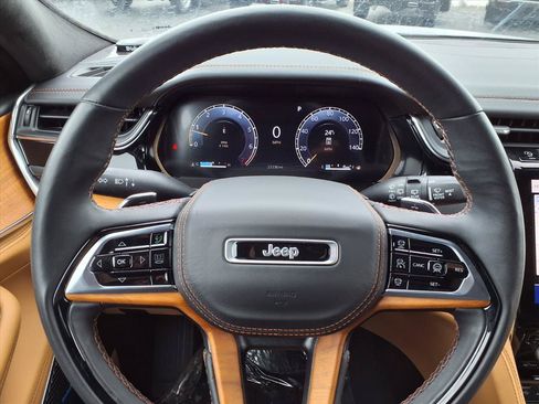 Used 2024 Jeep Grand Cherokee L Summit AWD/4WD image 11