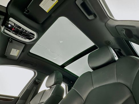 Used 2022 Porsche Macan image 22