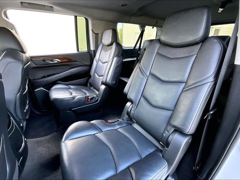 Used 2020 Cadillac Escalade ESV Premium Luxury AWD/4WD image 32