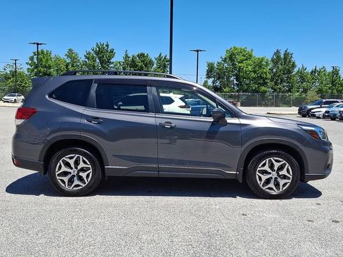 Used 2020 Subaru Forester Premium AWD/4WD image 10