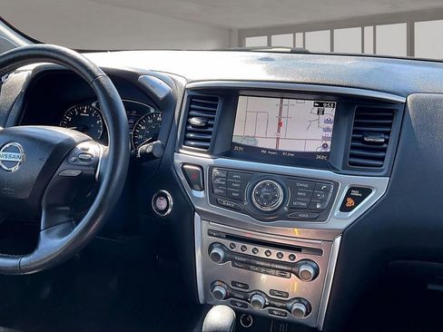 Used 2019 Nissan Pathfinder SL AWD/4WD image 7