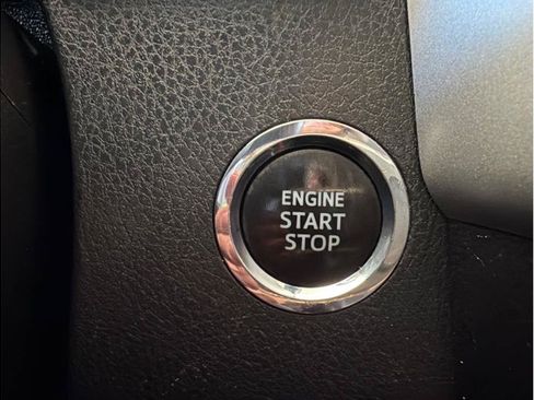 Used 2019 Toyota Highlander XLE AWD/4WD image 20