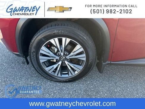 Used 2023 Nissan Rogue SV image 9