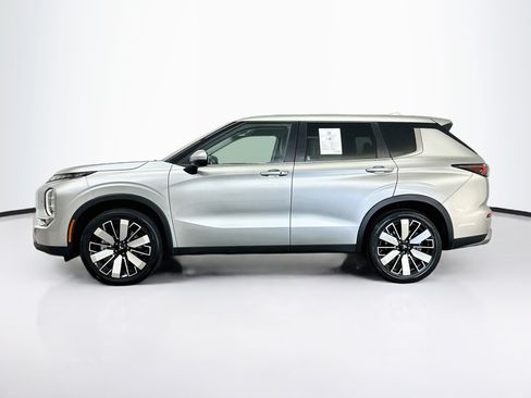 Used 2025 Mitsubishi Outlander SE AWD/4WD image 4