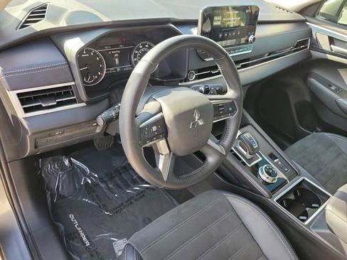 Used 2024 Mitsubishi Outlander SE image 22
