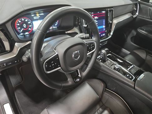 Used 2022 Volvo S60 T8 R-Design image 16