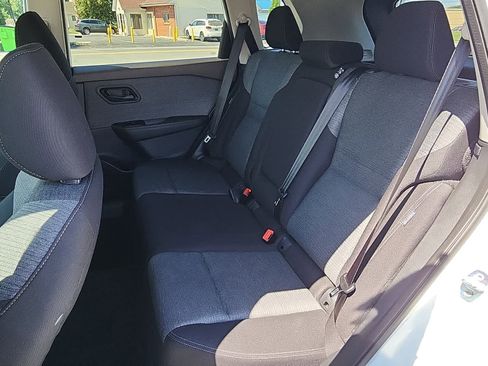 Used 2022 Nissan Rogue S image 7